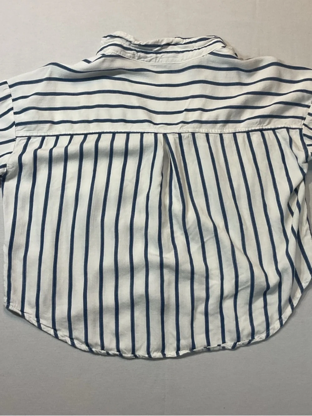 Velvet Hearts Short Sleeve Striped Cropped Shirt M Blue/White Linen Blend Button - Picture 7 of 7